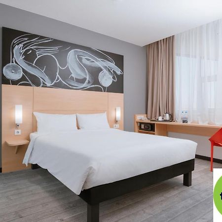 Ibis Moscow Oktyabrskoye Pole Hotel Kültér fotó